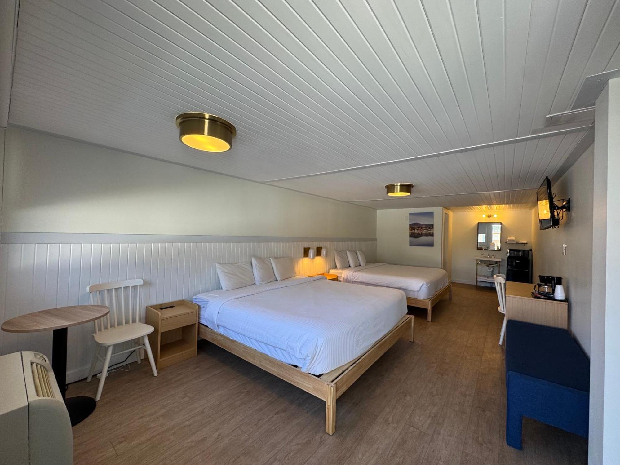 Maple Leaf Inn לייק פלאסיד מראה חיצוני תמונה